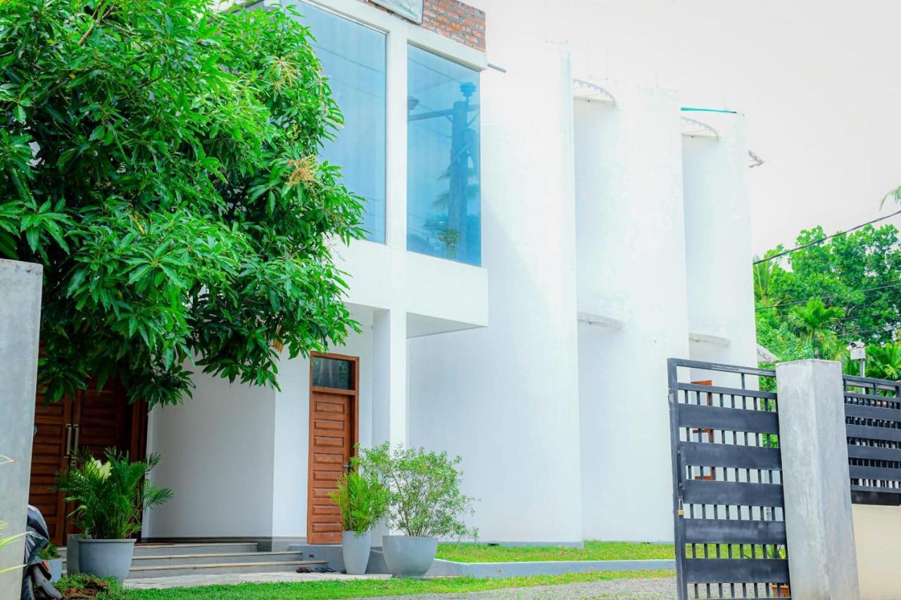 White House Hotel Mirissa Bagian luar foto