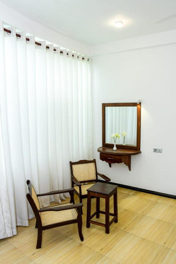 White House Hotel Mirissa Bagian luar foto