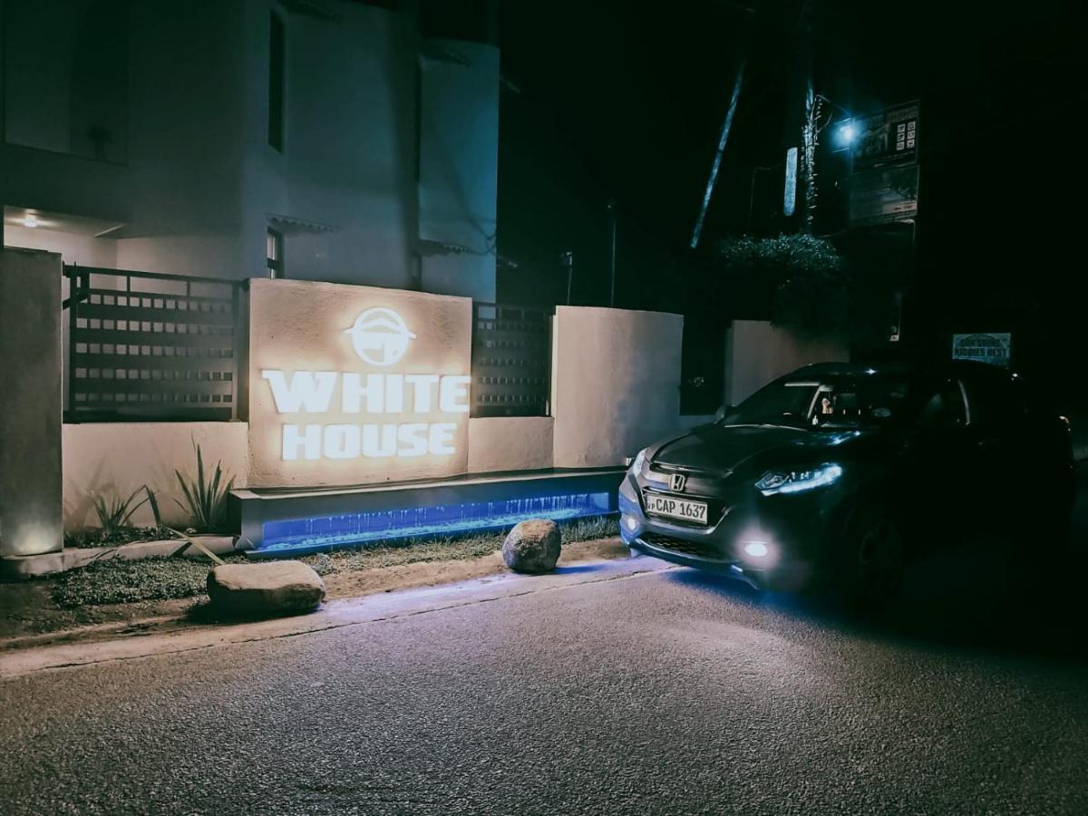 White House Hotel Mirissa Bagian luar foto