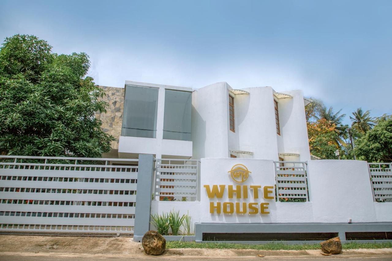 White House Hotel Mirissa Bagian luar foto