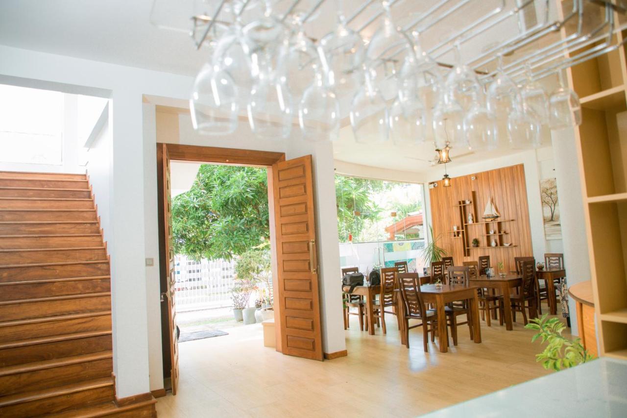 White House Hotel Mirissa Bagian luar foto