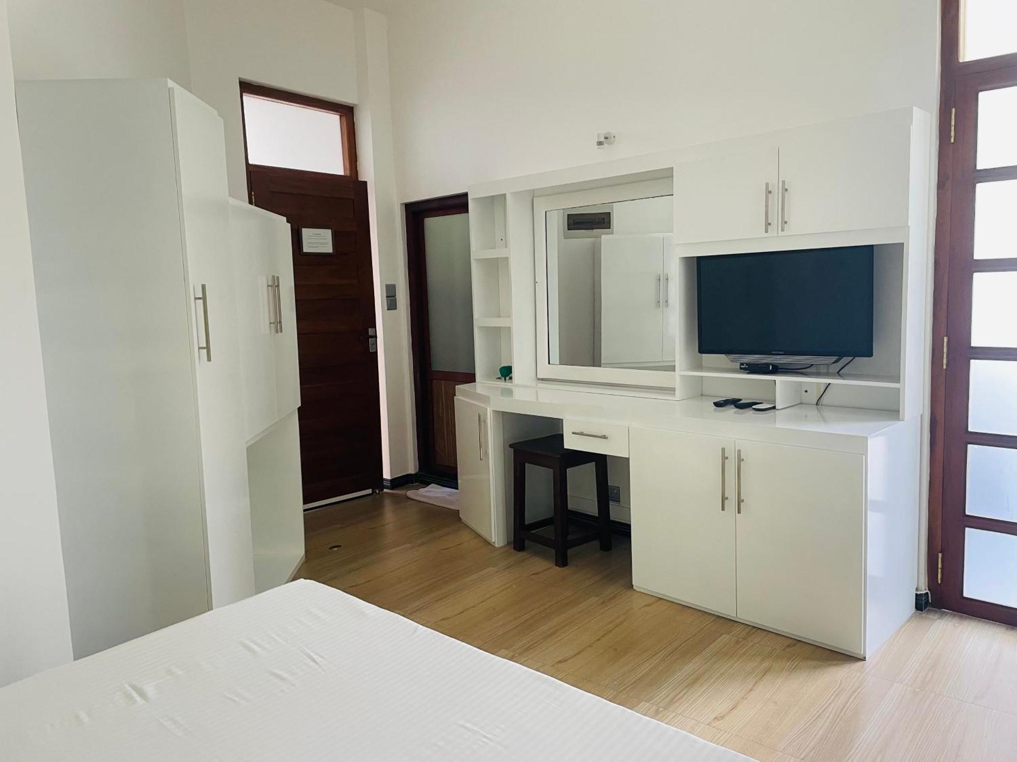 White House Hotel Mirissa Bagian luar foto