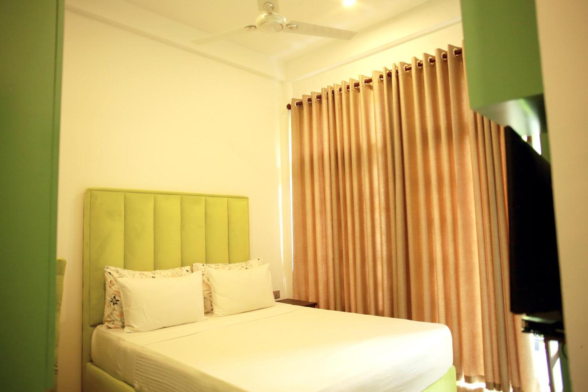 White House Hotel Mirissa Bagian luar foto