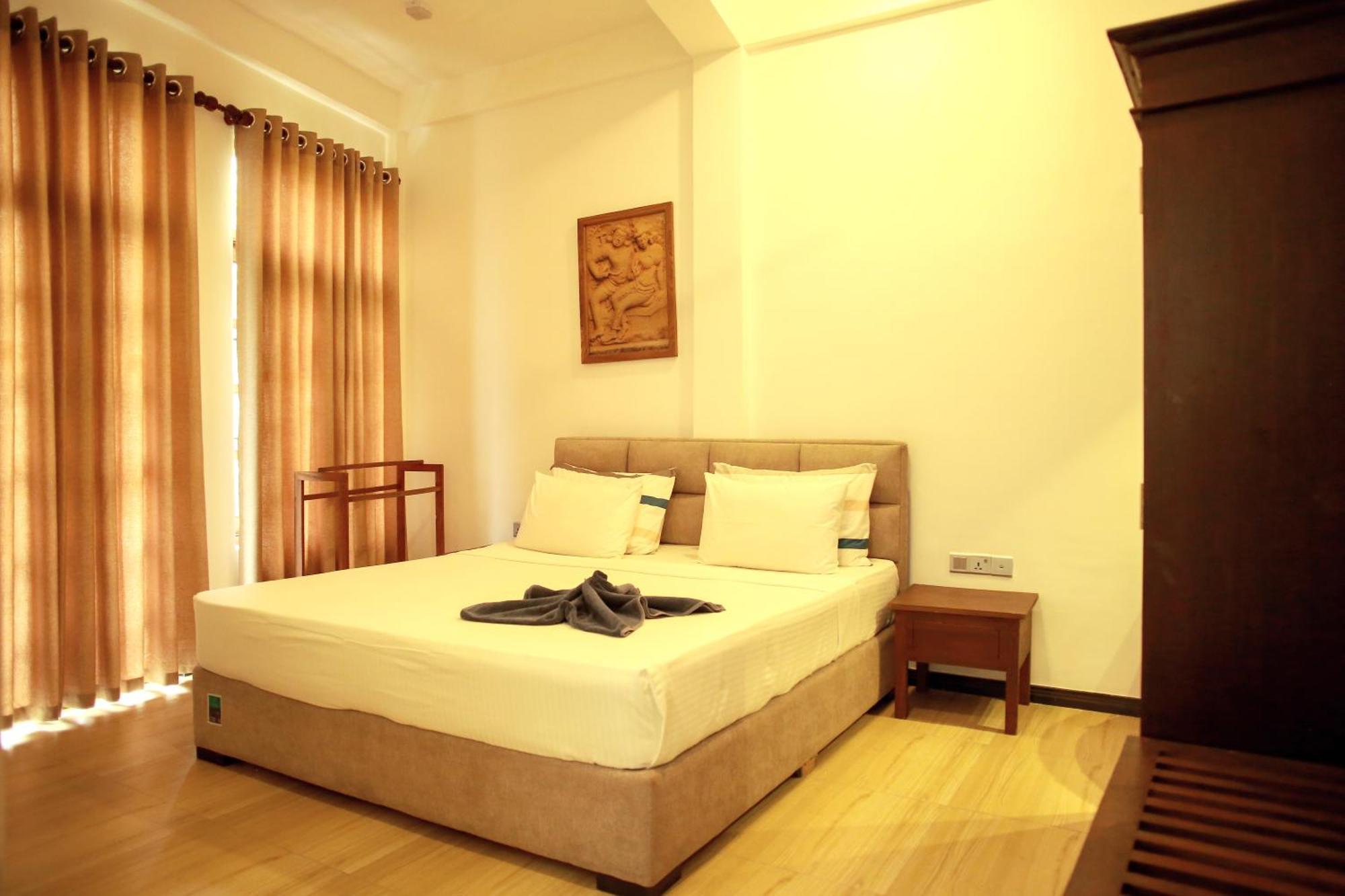 White House Hotel Mirissa Bagian luar foto