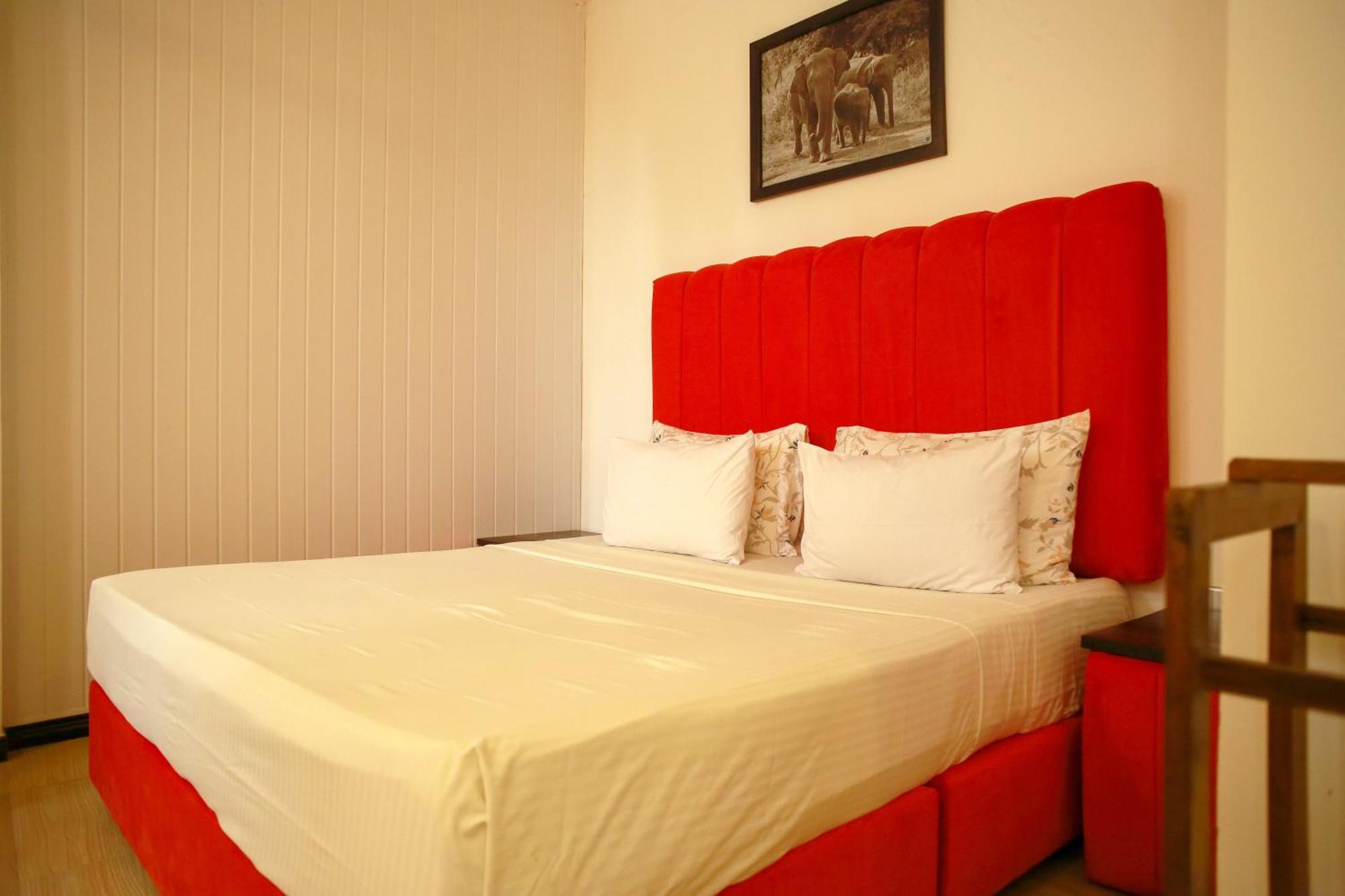 White House Hotel Mirissa Bagian luar foto