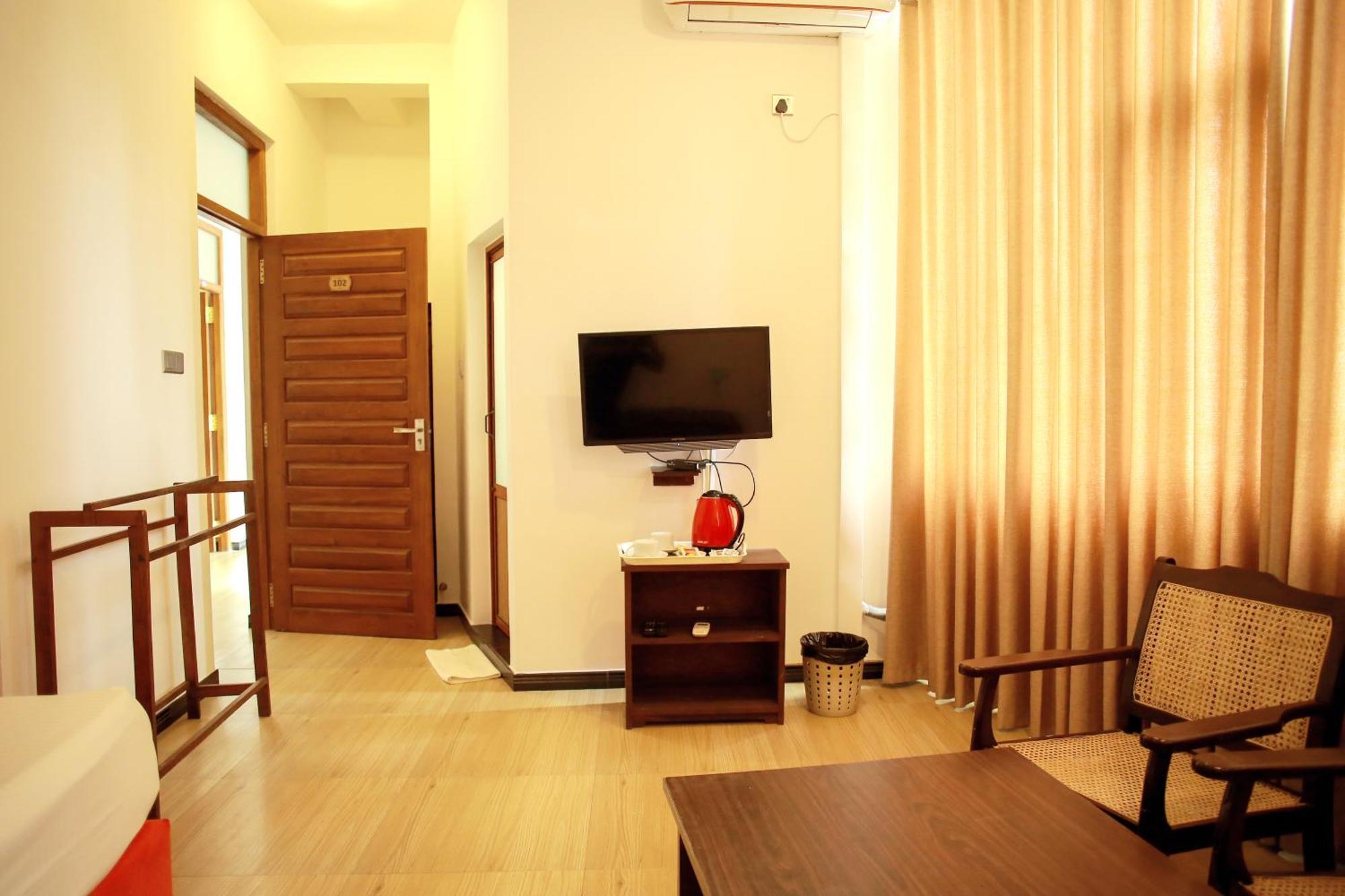 White House Hotel Mirissa Bagian luar foto