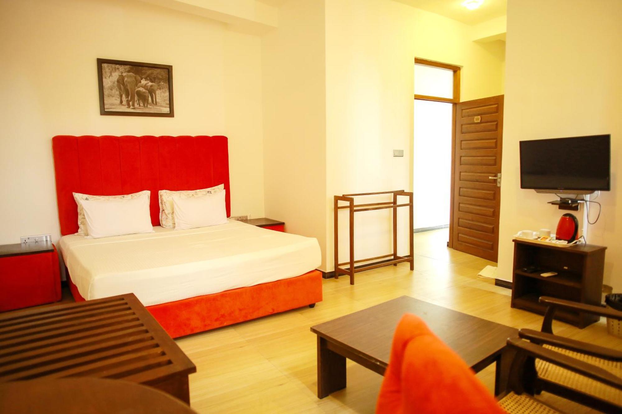 White House Hotel Mirissa Bagian luar foto