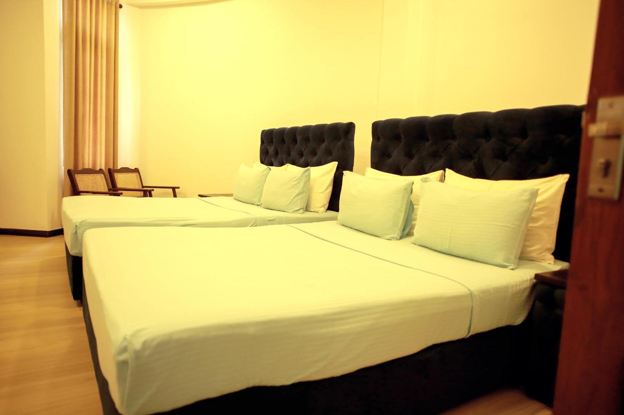 White House Hotel Mirissa Bagian luar foto
