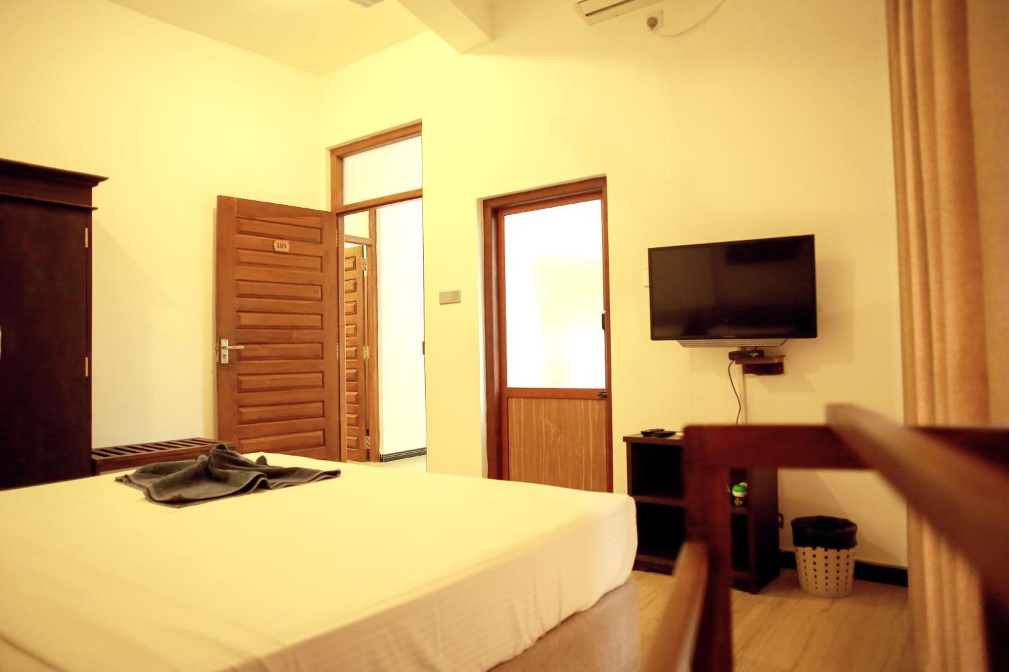 White House Hotel Mirissa Bagian luar foto