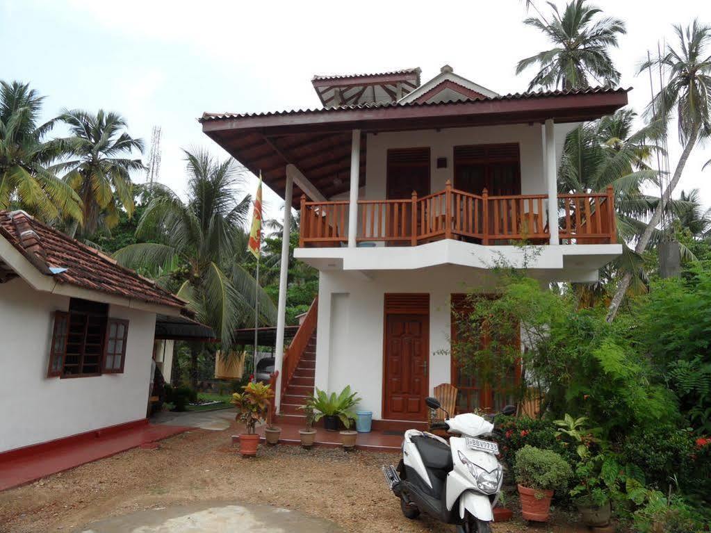 White House Hotel Mirissa Bagian luar foto