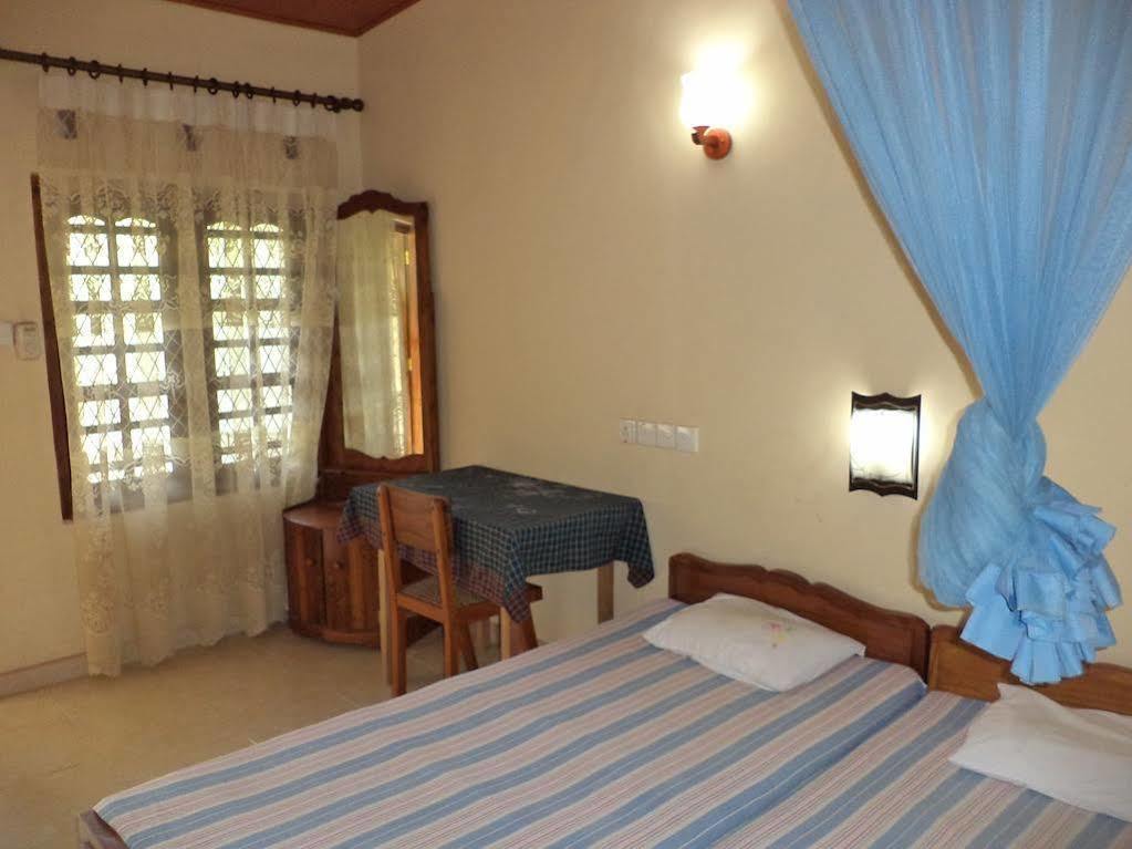 White House Hotel Mirissa Bagian luar foto