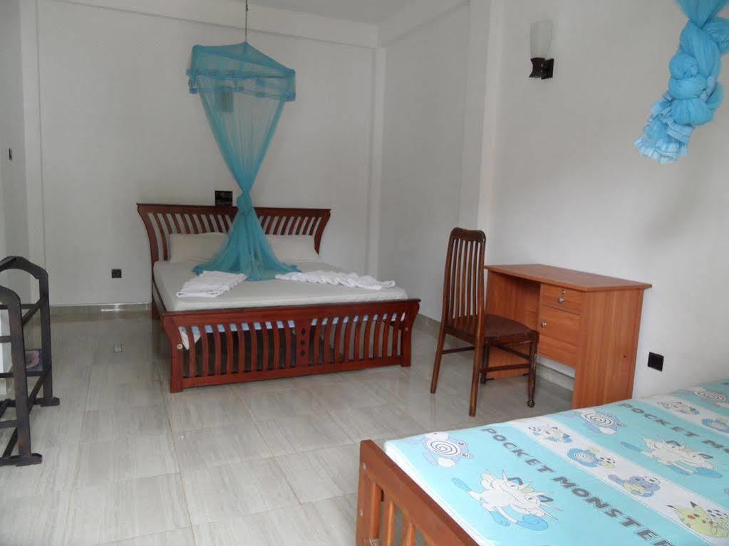 White House Hotel Mirissa Bagian luar foto