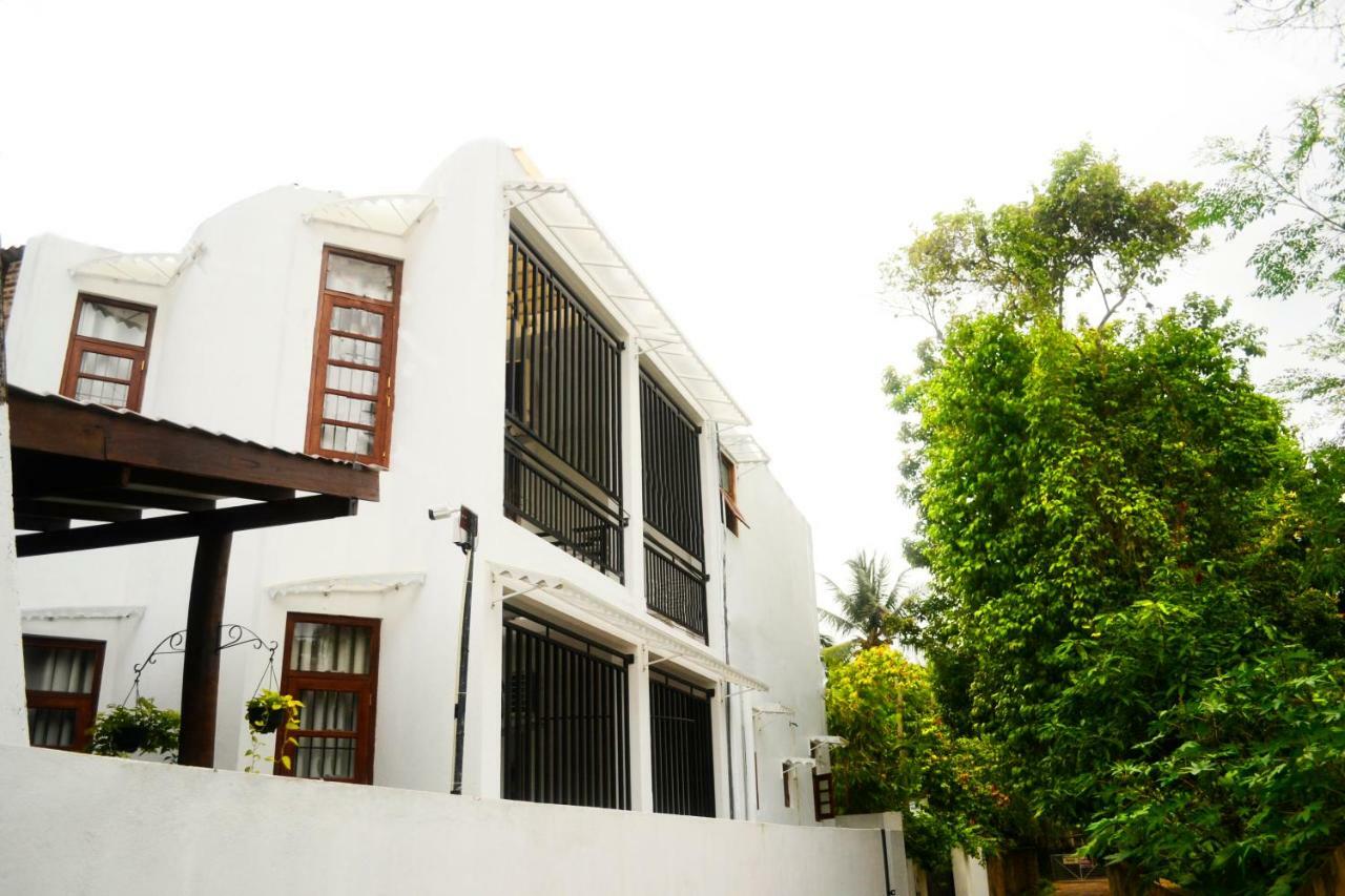 White House Hotel Mirissa Bagian luar foto