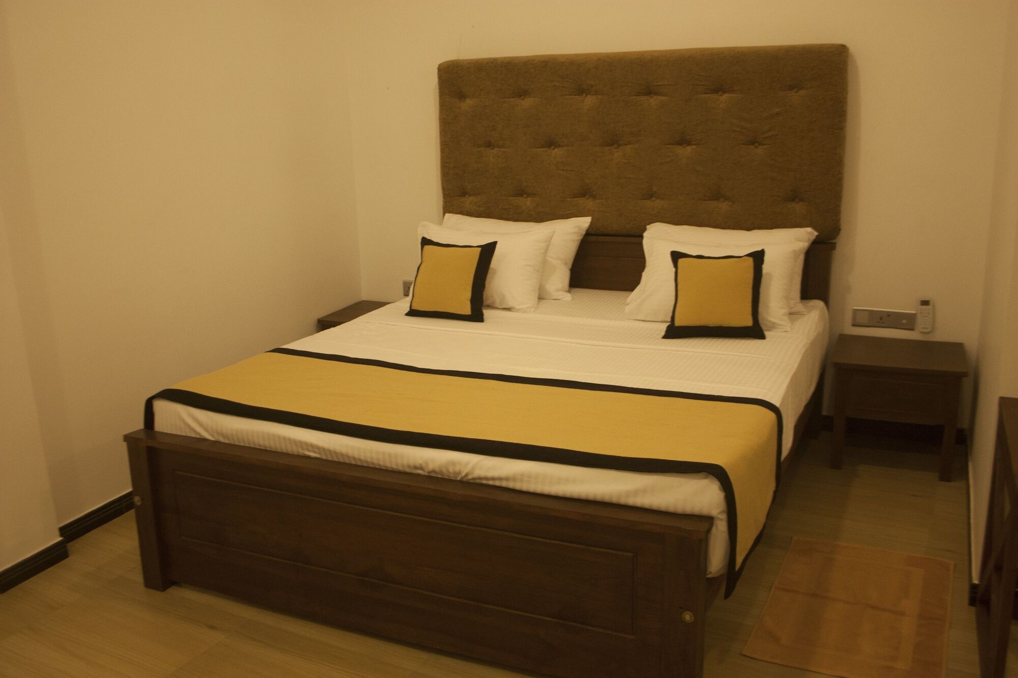 White House Hotel Mirissa Bagian luar foto